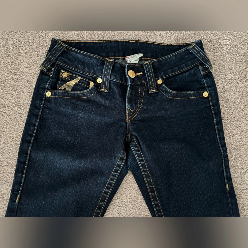 True Religion Joey Gold Foil Pocket Twisted Hem Slim Flare Jeans – Dark Wash - Picture 6 of 13